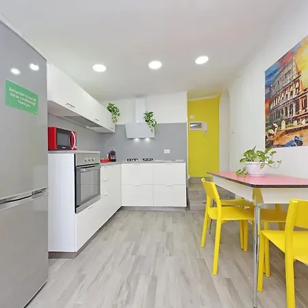 House Sabrina Aurelio
