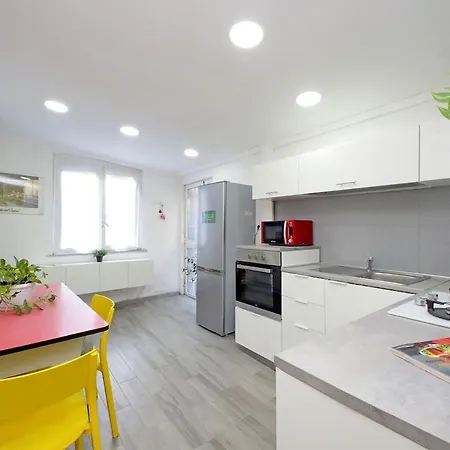 House Sabrina Aurelio *